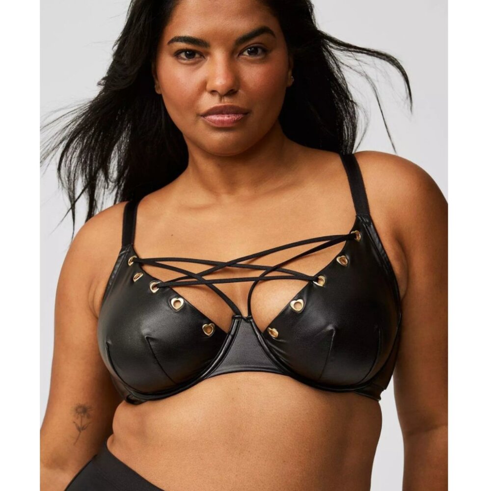 NWT Torrid 4 Black Heart Grommet Pleather Underwire Bra 4X 26
